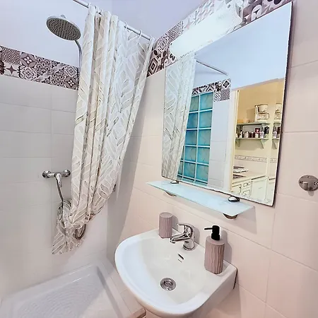 Huoneisto Maison Masse - Historic With Private Courtyard (adults Only) *